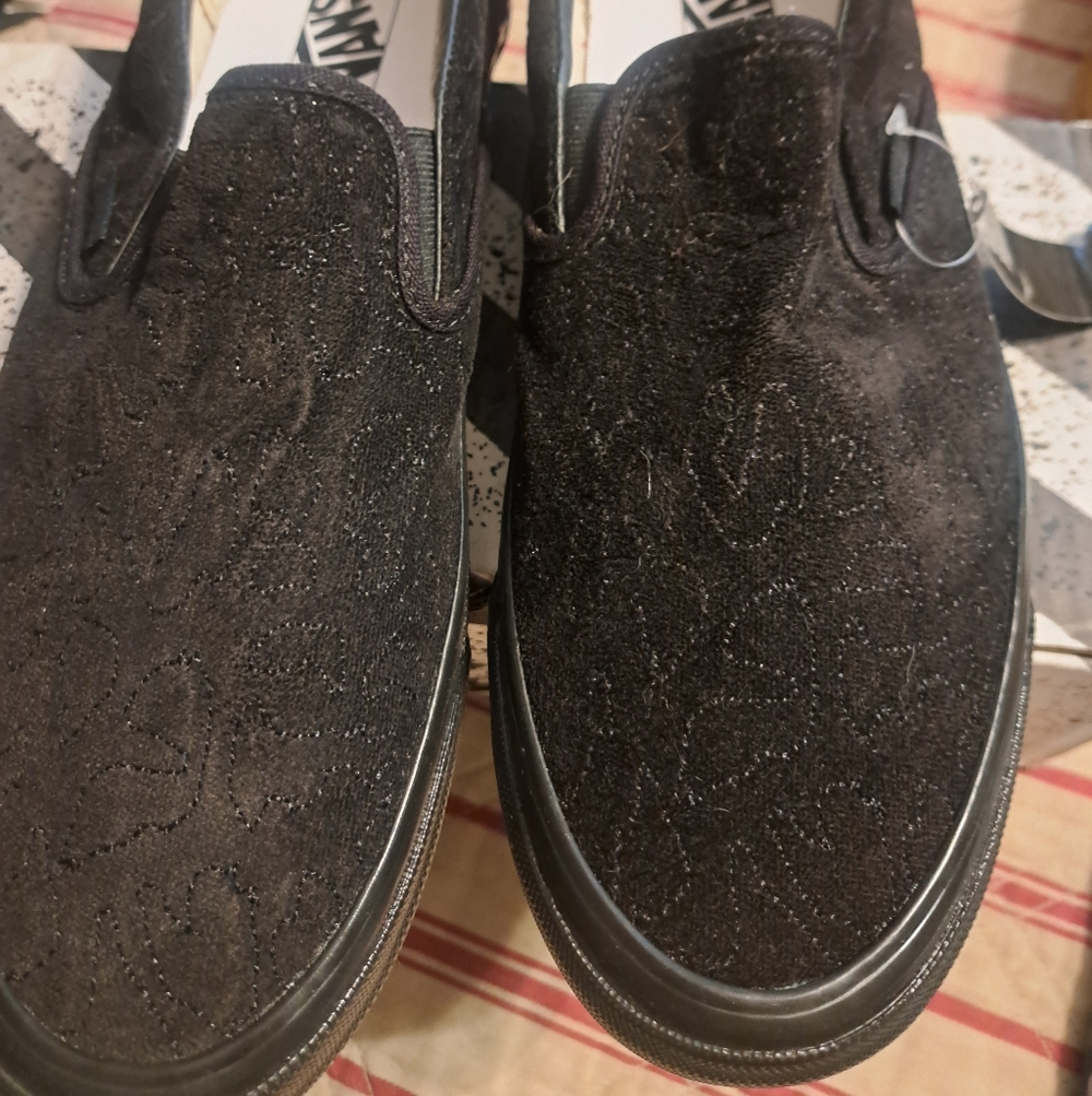 NIB!!! Vans OG Classic Slip On Shoes Velvet Embroidery Black/Black Mens Size 12.